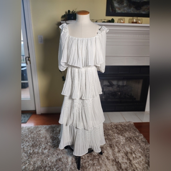 Vici Dresses & Skirts - NWOT White Vici Long Dress XS
